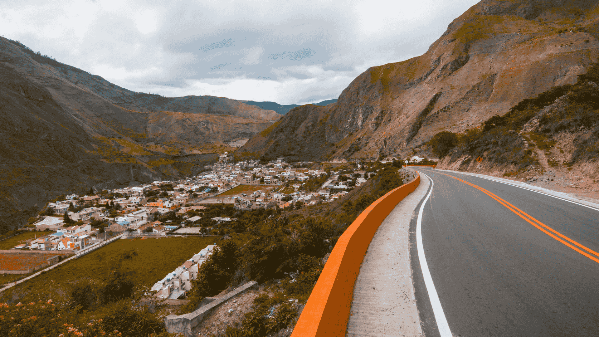 Infraestructura vial en Colombia: ¿Cómo impacta a las empresas en 2025 y qué soluciones existen?